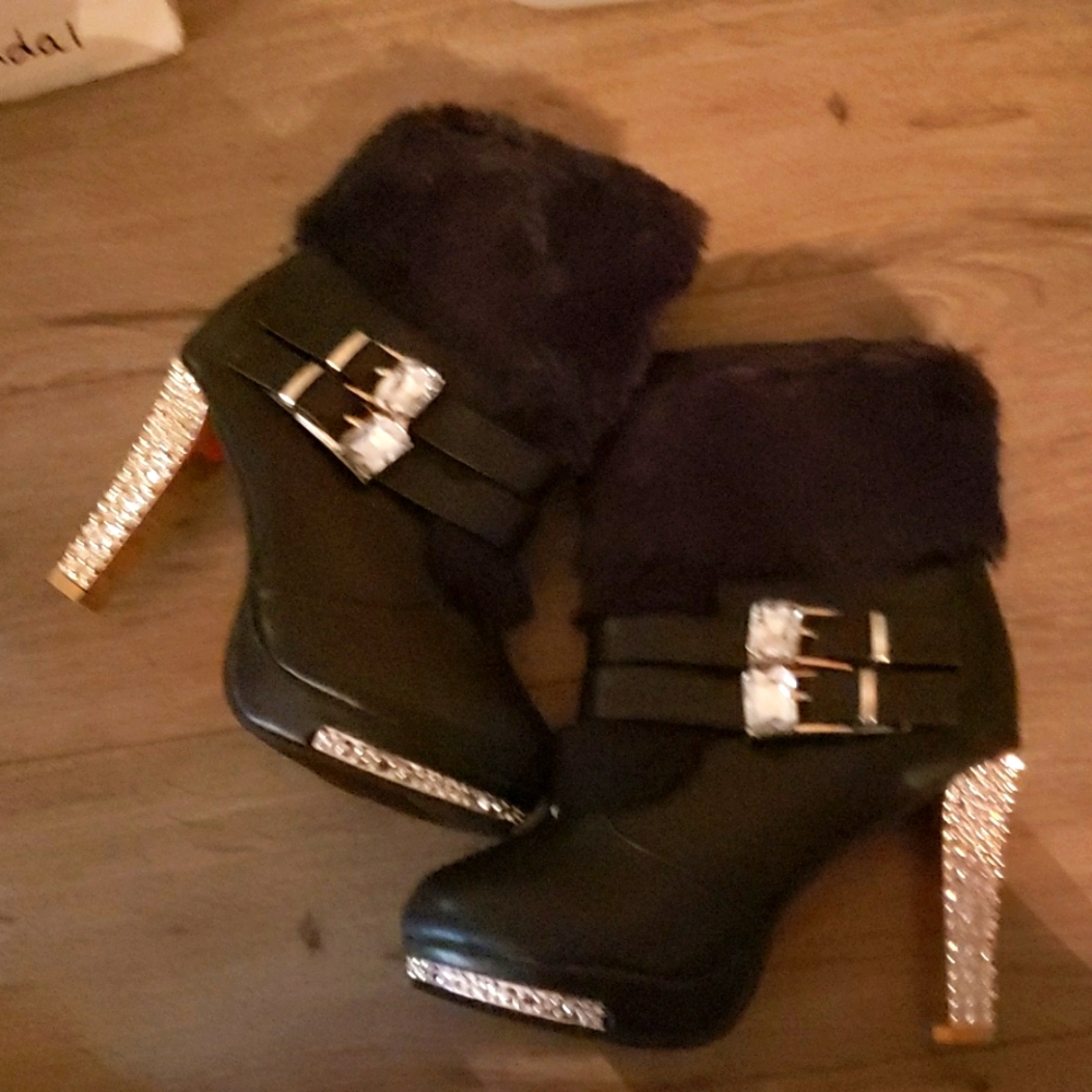 Black & Chrome Heel Fur top bootie